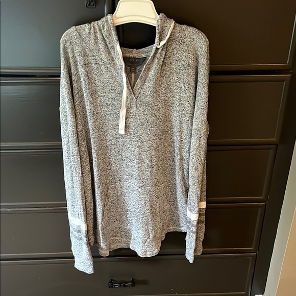 41 Hawthorn Sweaters - 41 Hawthorne Gray Knit Sweater with Ribbed Cuffs